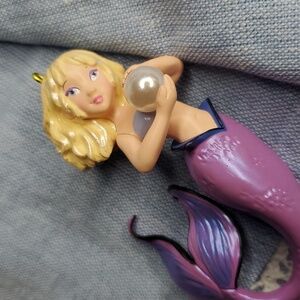 Mythical Mermaid Collection Figurine with Pearl Ornament‎